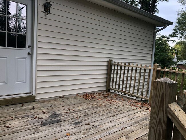 Building Photo - One Bedroom / One Bath Duplex Blountville, TN 37617