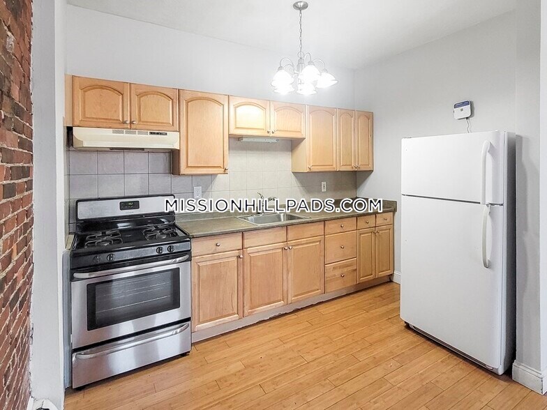 Primary Photo - 338 Warren St
