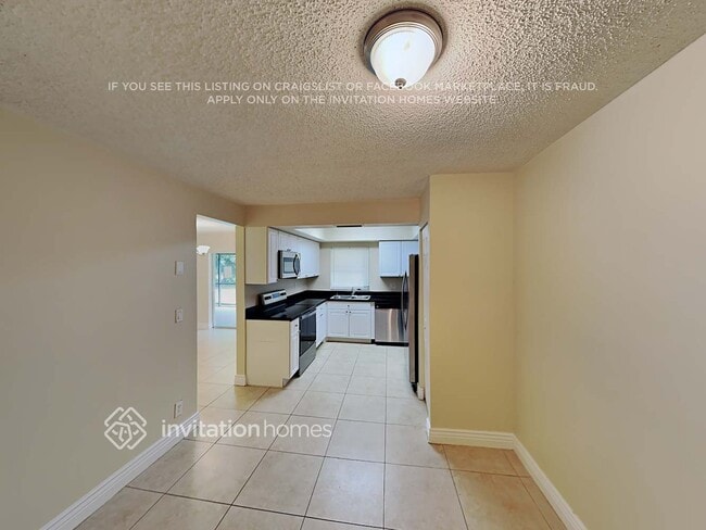 Building Photo - 10349 Sleepy Brook Way