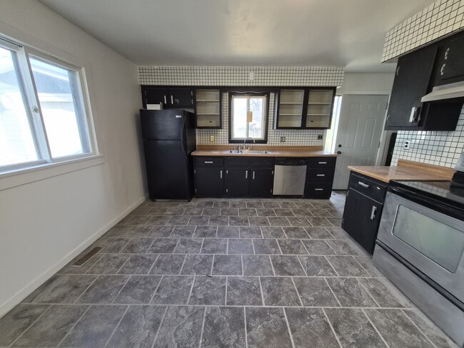 Building Photo - 5309 W Hill Dr