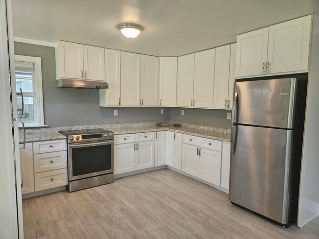 Building Photo - NEW LISTING!!!!!