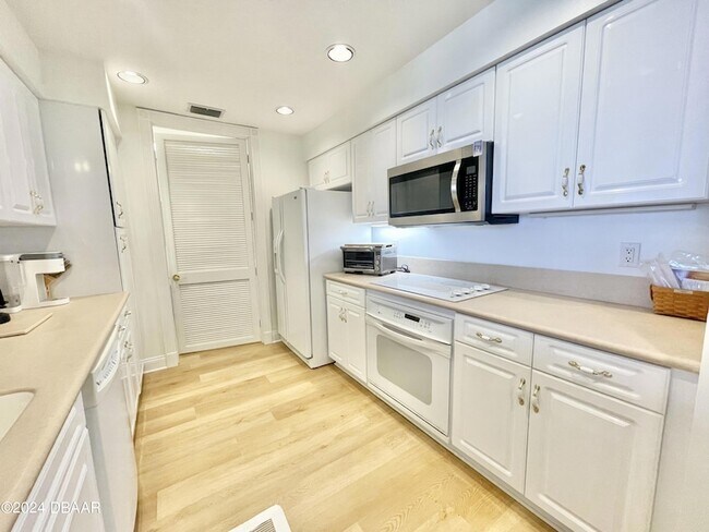 Building Photo - 4626 Harbour Village Blvd