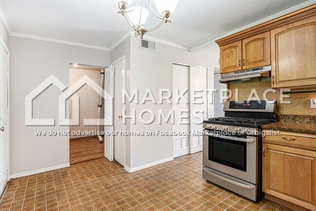Building Photo - 4210 N Park Dr