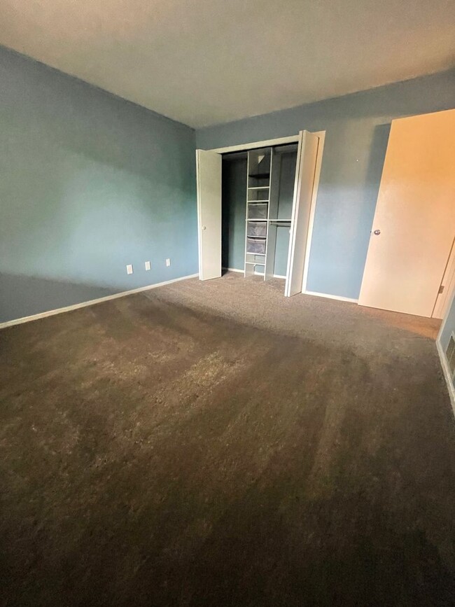 Building Photo - Quiet 1B/1B North Boulder Condo - Availabl...