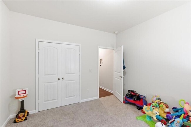 Building Photo - 296 Maple Brook Dr