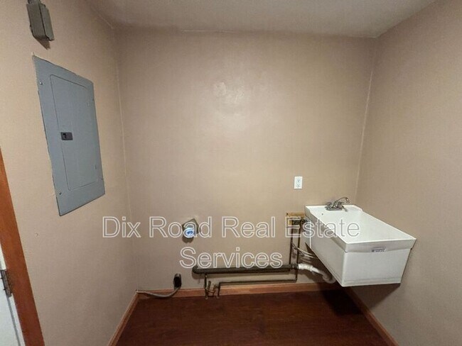 Building Photo - 272 Symmes Rd