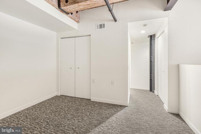 Building Photo - 303 Vine St