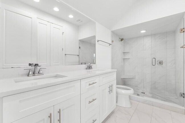 Building Photo - 117 Roundwood Dr