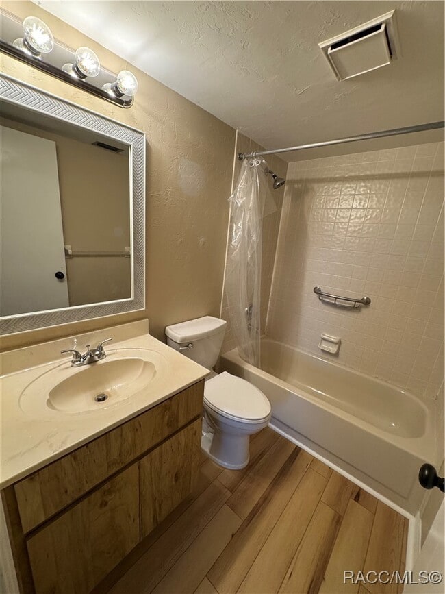 Building Photo - 790 E Gilchrist Ct