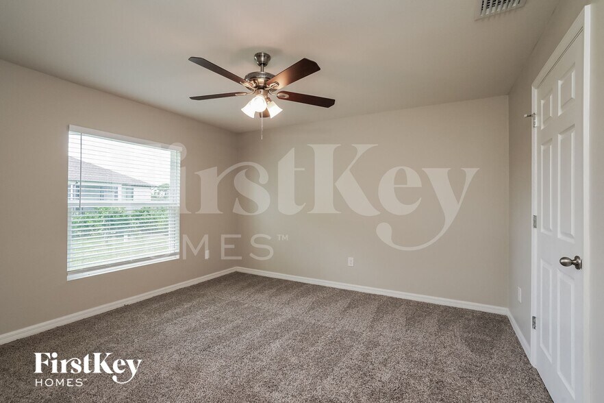 Building Photo - 1828 NW 13th Terrace