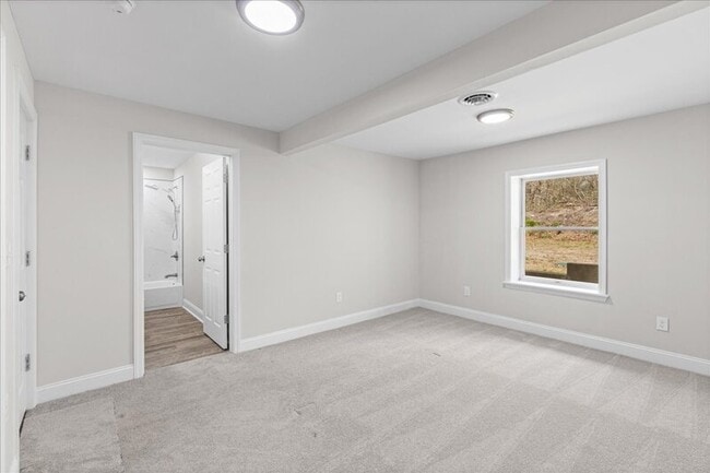 Building Photo - 2901 N Lakeshore Dr