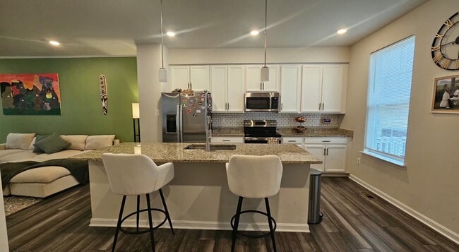 Building Photo - 106 Extrovert Dr