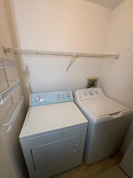 Laundry - 55 Portsmouth Ct