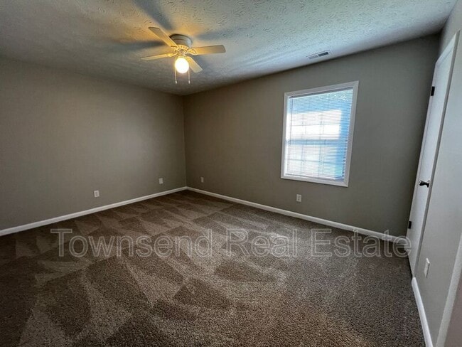 Building Photo - 1433 Ireland Dr