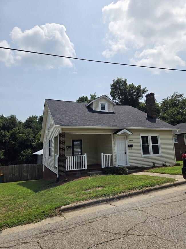Primary Photo - 106 E Hunter St