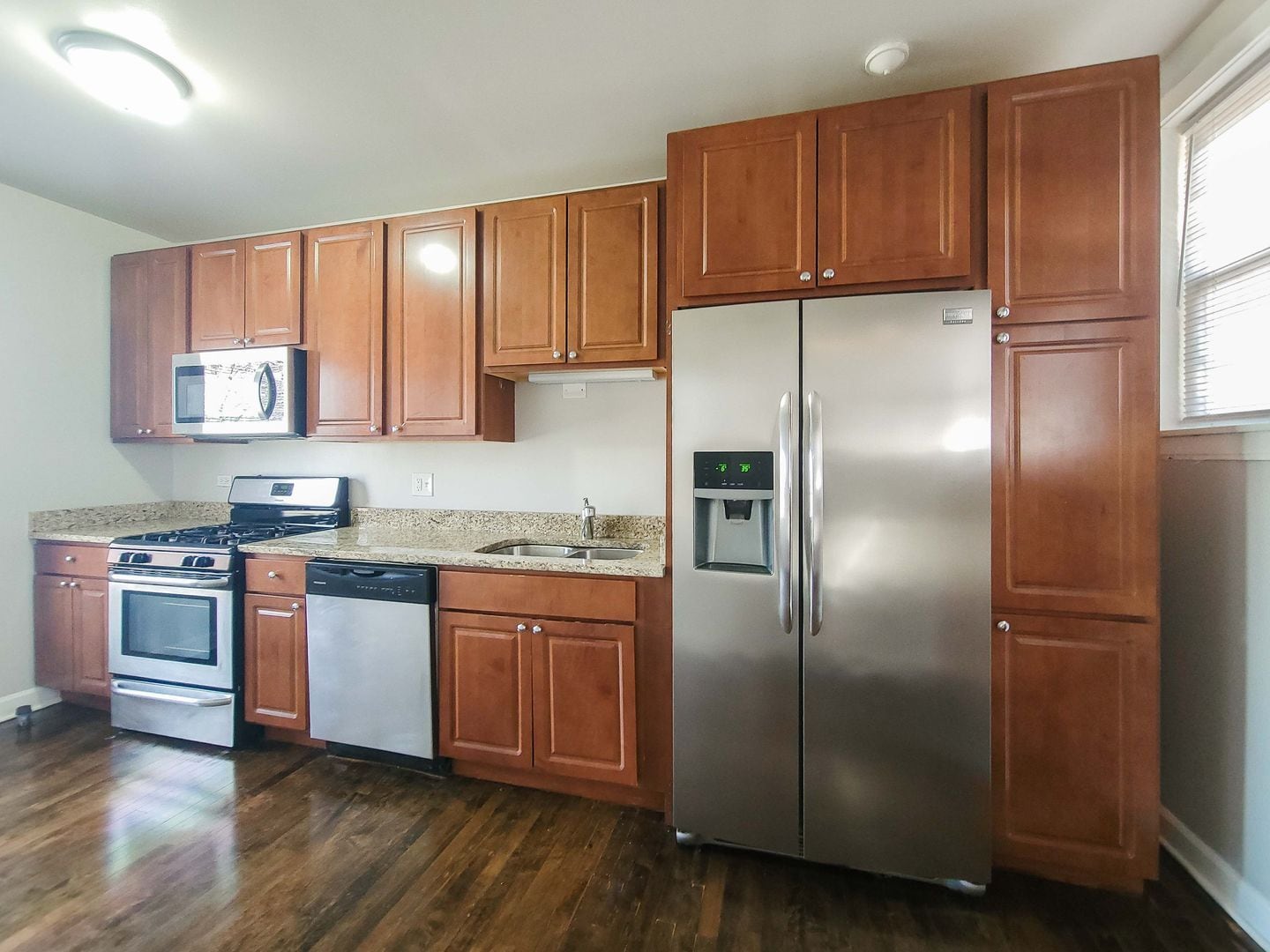 Building Photo - 5057 N Wolcott Ave