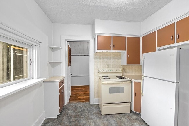 Building Photo - 1639 Wendler Ave SW
