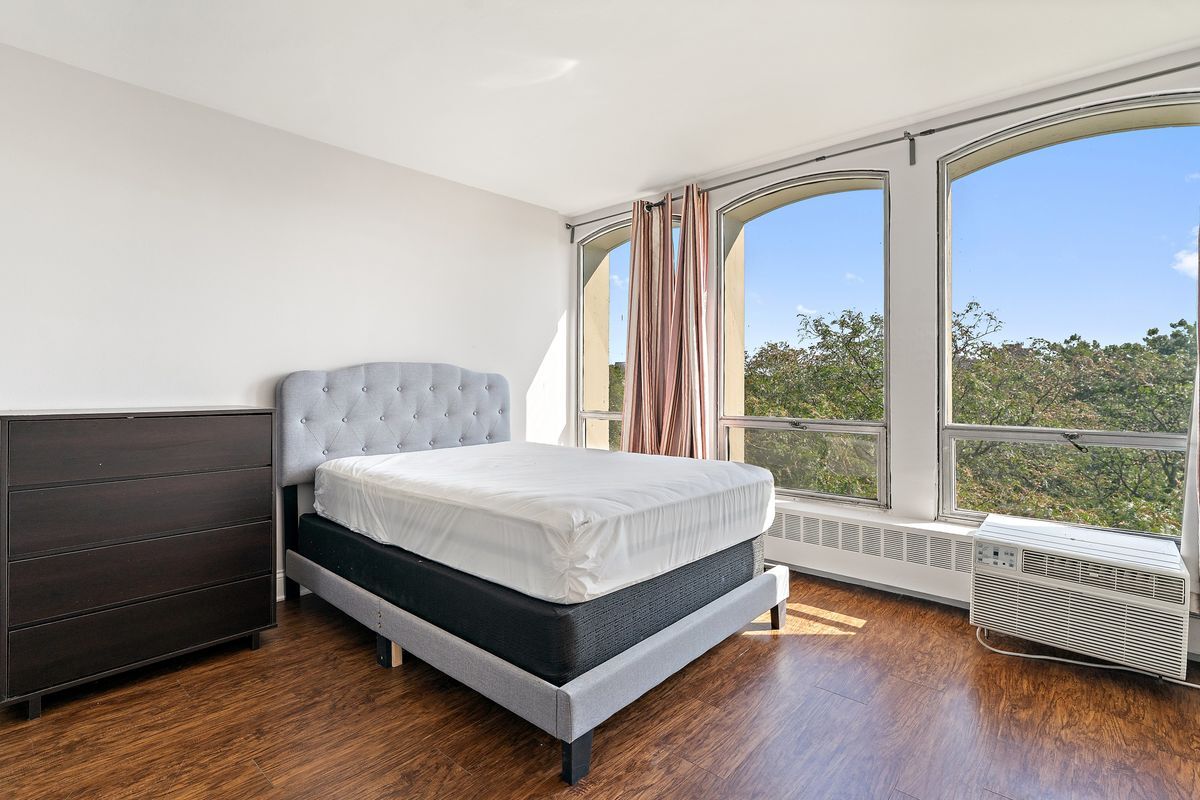 Building Photo - 1450 E 55th Pl