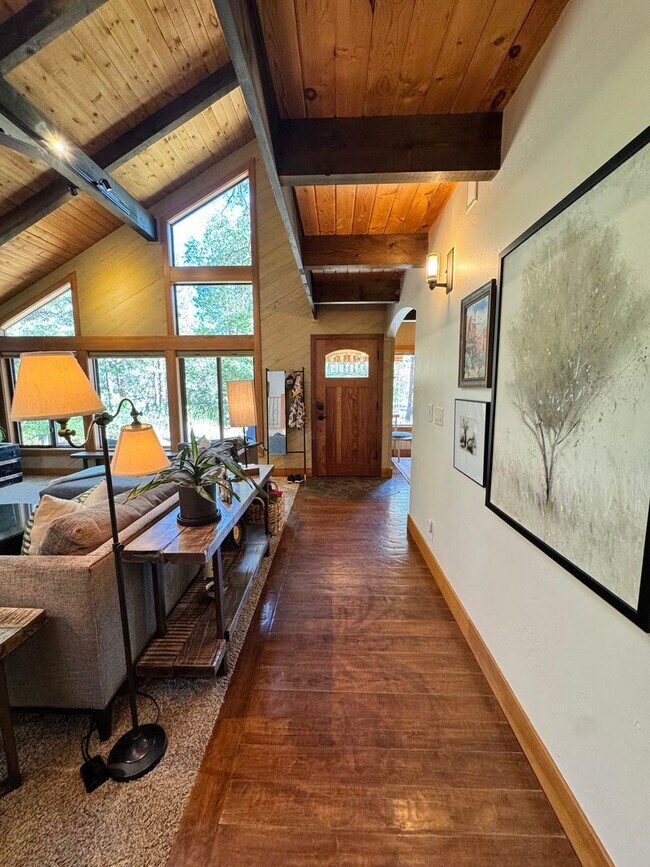 Building Photo - FOR RENT: FURNISHED LONG-TERM EXTREMELY CO...