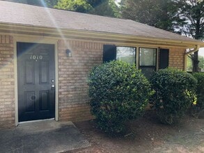 Building Photo - 1010 Wellington Dr