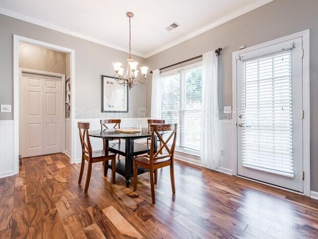 Building Photo - 925 Briars Bend