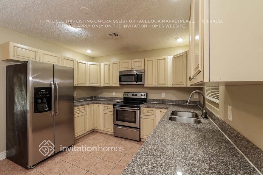 Building Photo - 13355 43rd Rd N