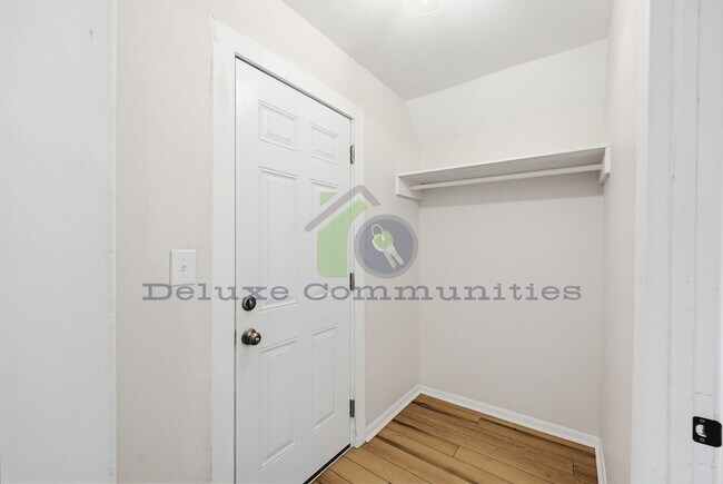 Building Photo - 833 Mc Reynolds Ave NW