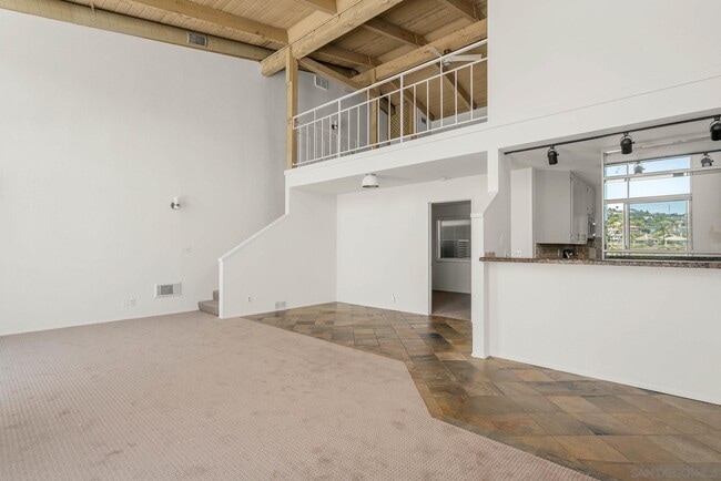 Building Photo - 2544 Navarra Dr
