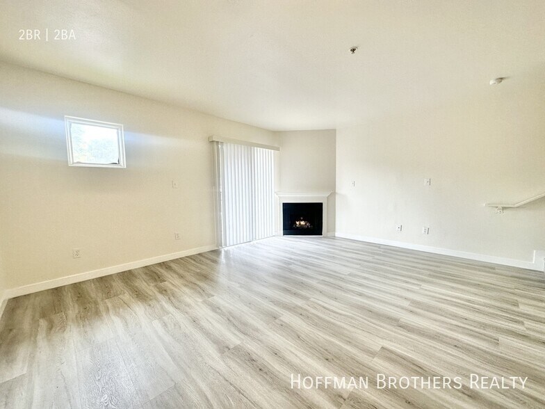 Building Photo - 7323 Winnetka Ave