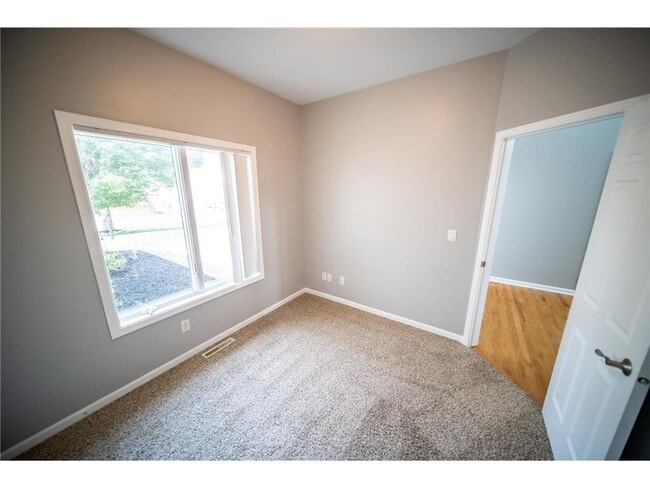 Building Photo - 5182 Southern Ridge Ln SW