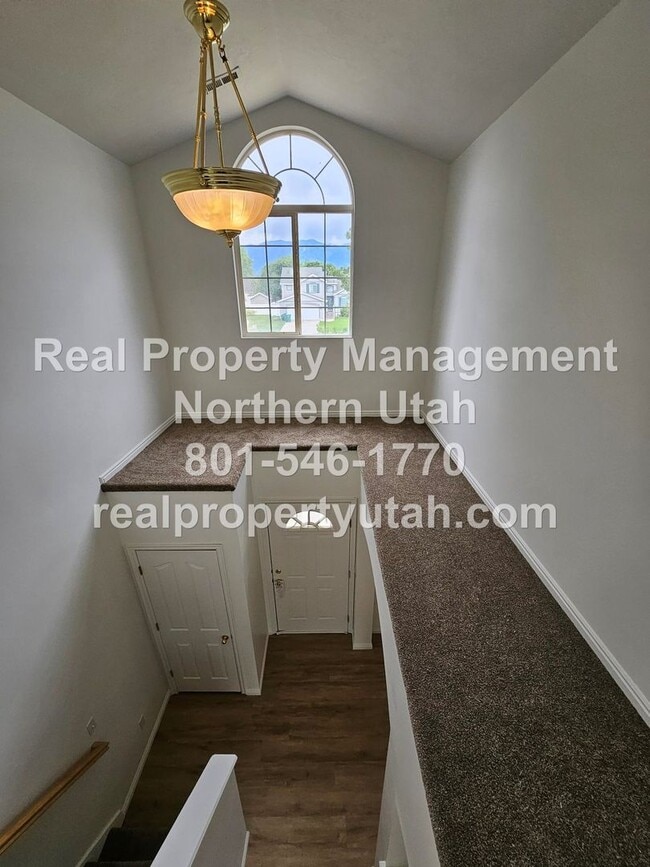 Building Photo - 3 Bedroom Home in Clearfield Available