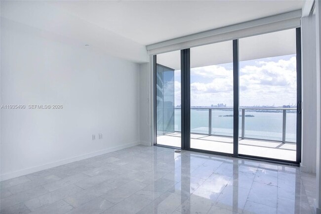 Building Photo - 650 NE 32nd St