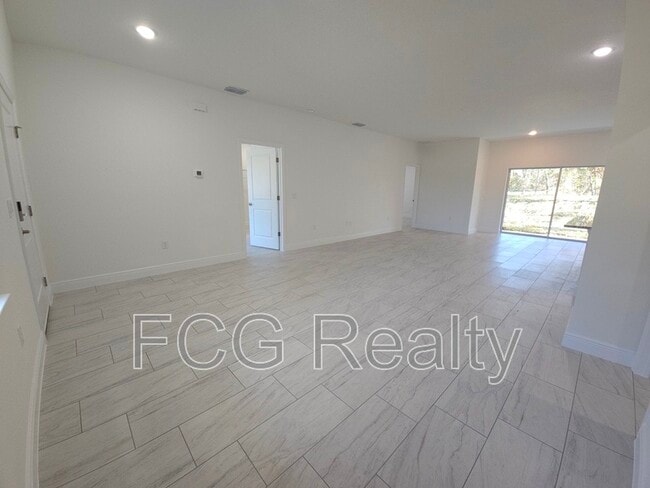 Building Photo - 9841 N Sistine Terrace