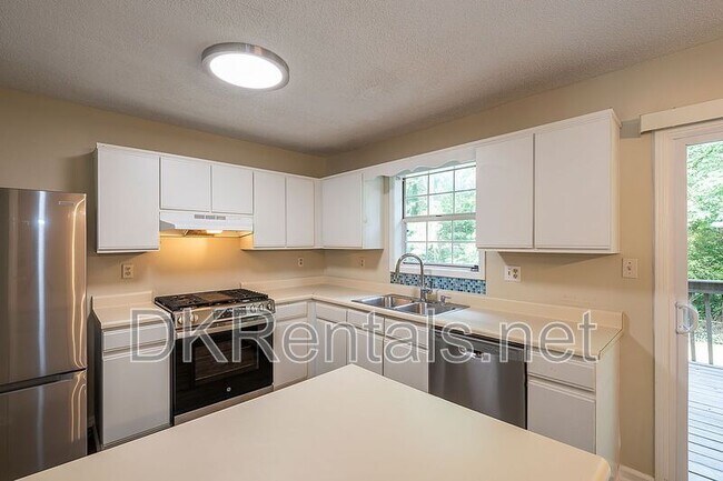 Building Photo - 3536 Kennesaw Station Dr