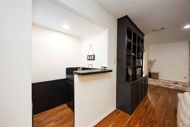 Building Photo - 5511 Green Timbers Dr