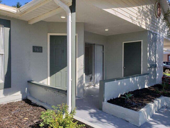 Building Photo - Ground Level Condo; Private Driveway; Corn...