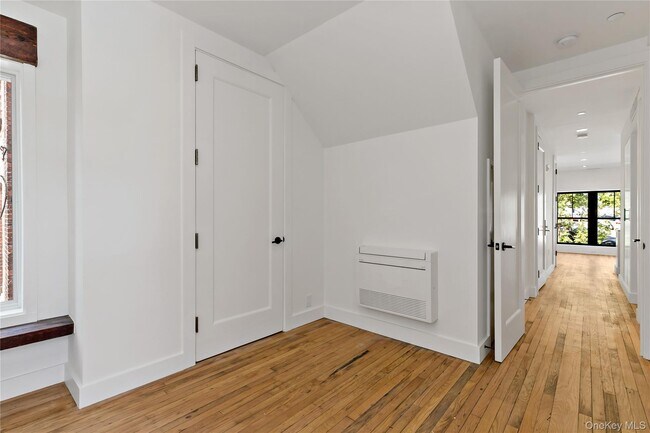 Building Photo - 115 N Division St