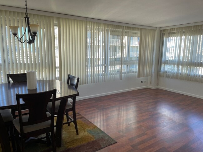 Building Photo - Fairway Manor ... 2 bedroom/Pets OK!