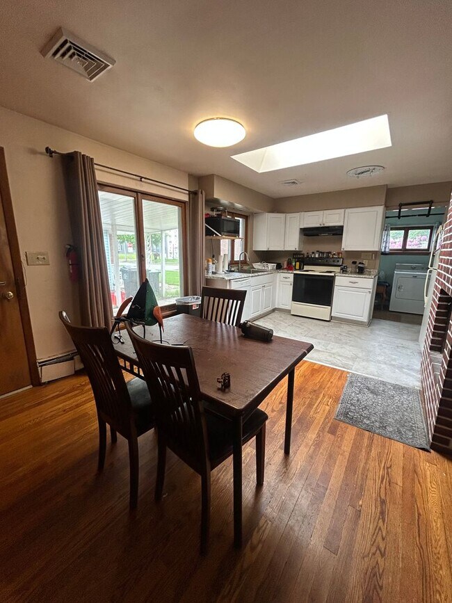 Building Photo - Charming Downtown State College Ranch Home Available August 2026