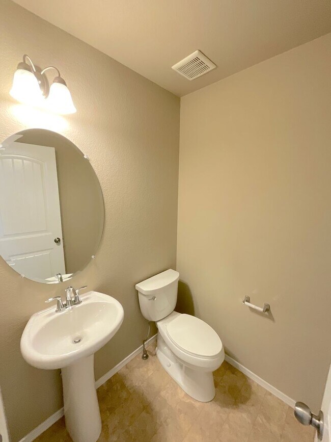 Building Photo - 4 Bedroom Home Available Near Marksheffel ...