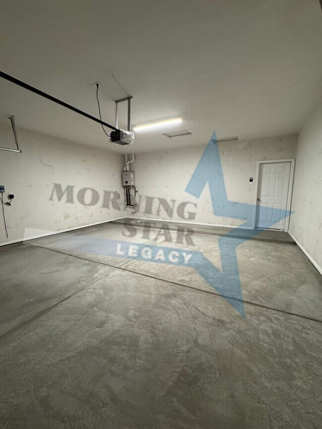 Building Photo - Newer Construction - Move in Ready!