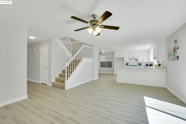 Building Photo - GREAT CUL DE SAC LOCATION IN PRIME TRACY N...