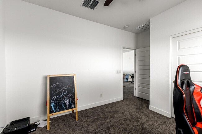 Building Photo - 6759 N 128th Dr