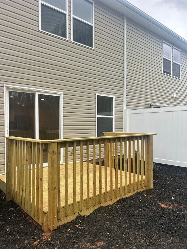 Building Photo - Brand new Townhome in Newton