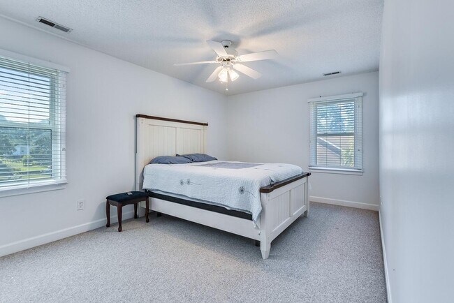 Building Photo - 329 Santee Dr