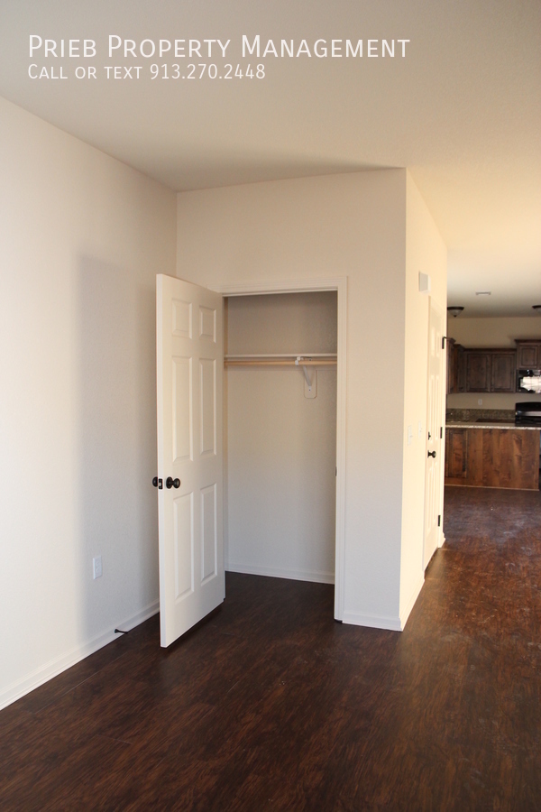 Building Photo - Parkview Townhome - Available November 27th