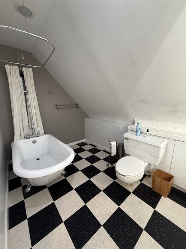 Building Photo - 2251 NW Hoyt St