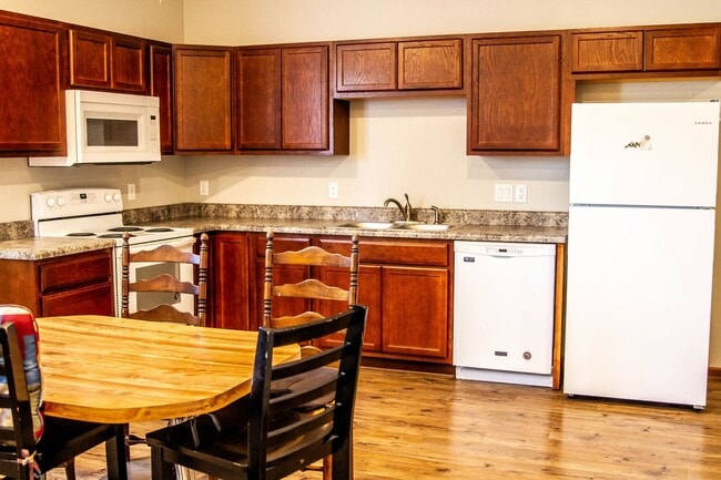 Building Photo - 613 Sheldon St