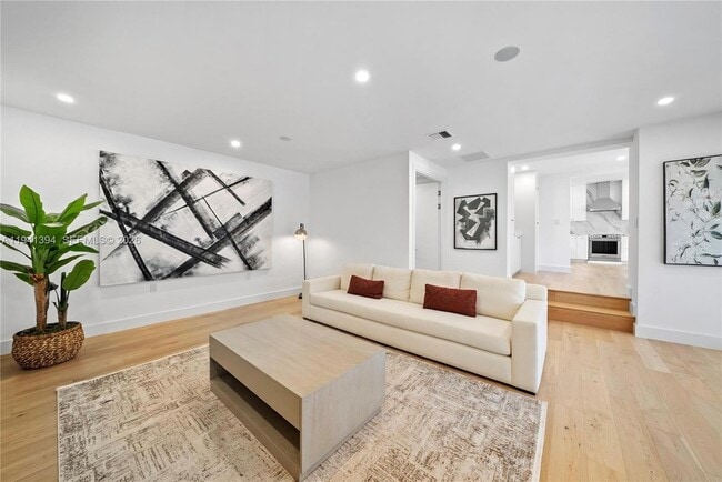 Building Photo - 600 NE 57th St