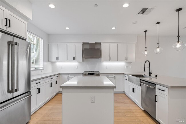 Building Photo - 219 Gambrel Cir